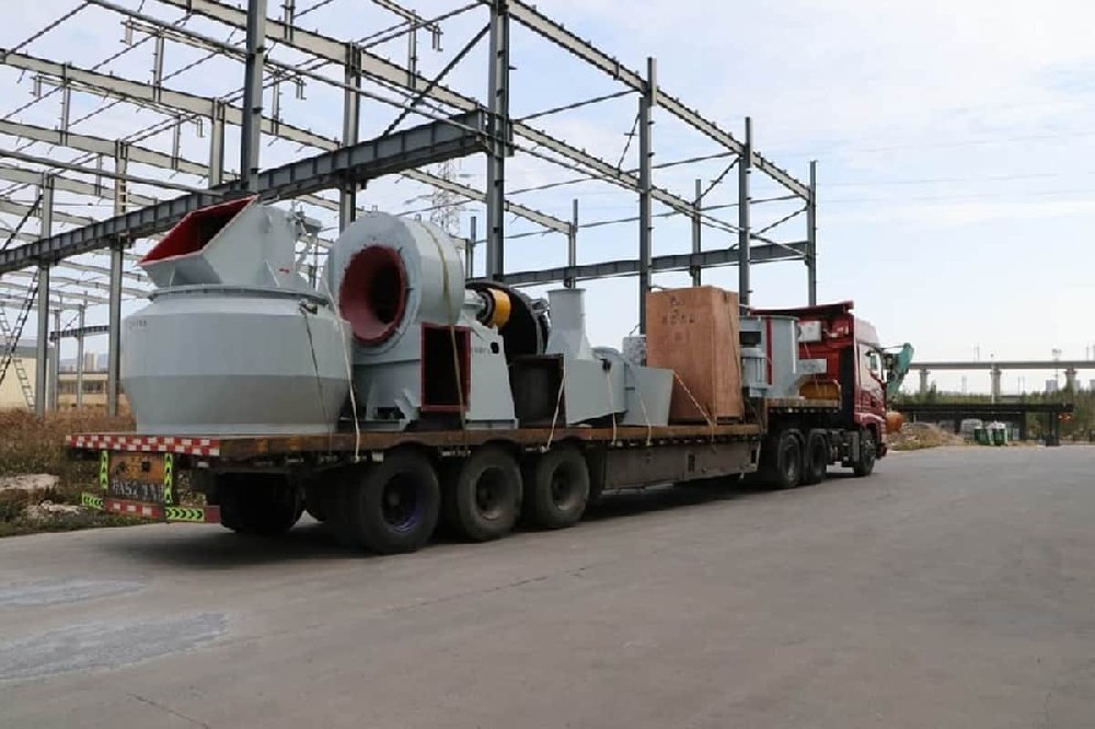 CR1850雷蒙磨粉機設(shè)備圓滿抵達廣東